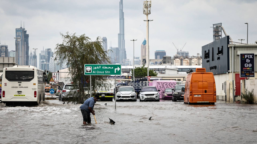 الأمارات: السيول تغمر الطرقات .. والشرطة