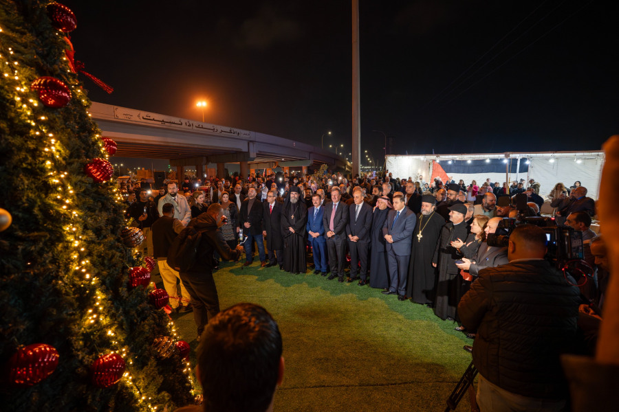 إضاءة شجرة عيد الميلاد في محافظة