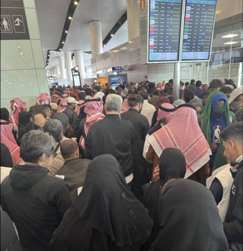زحام شديد.. سلطات مطار الملك خالد
