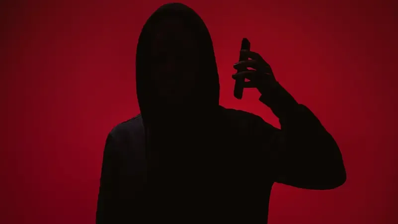 أطفال يسرقون أكبر سوق هواتف بالجزائر