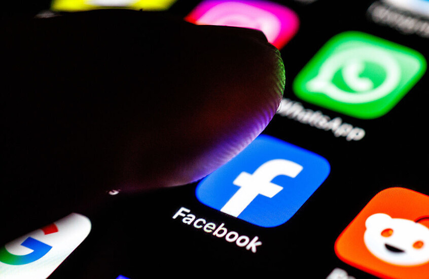 فيسبوك تدرس فرض رسوم مالية على