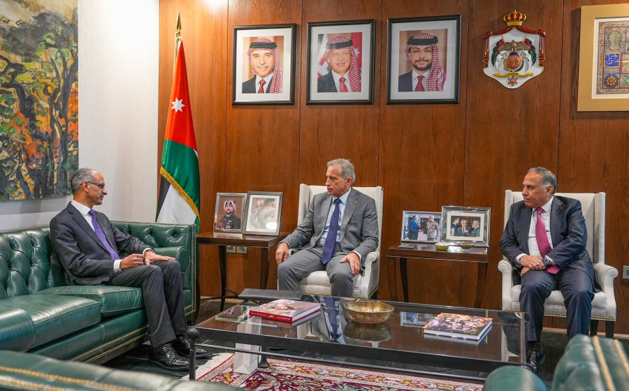 حسان يتسلم التقرير السنوي لديوان المحاسبة