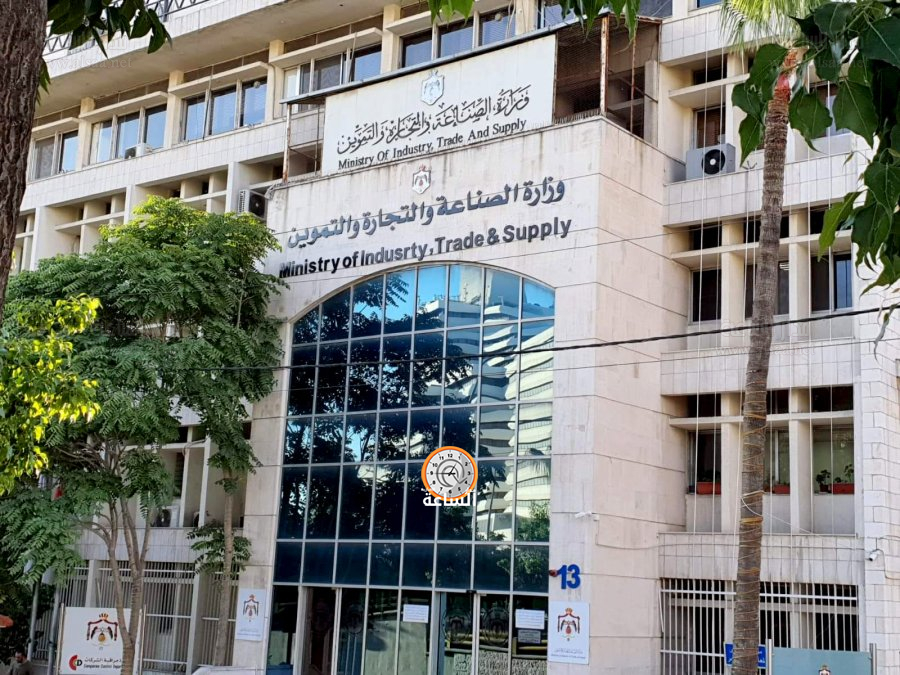 مهم إلى 303 تجار في الزرقاء