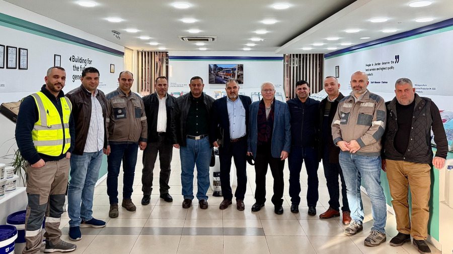 وفد رسمي سوري يزور مصنع إسمنت