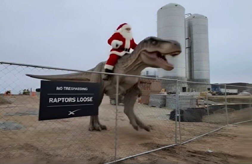 سانتا كلوز يمتطي ديناصورا.. فيديو ماسك