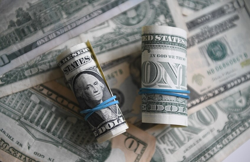 امريكي بكرم الطائي.. باع شركته ومنح