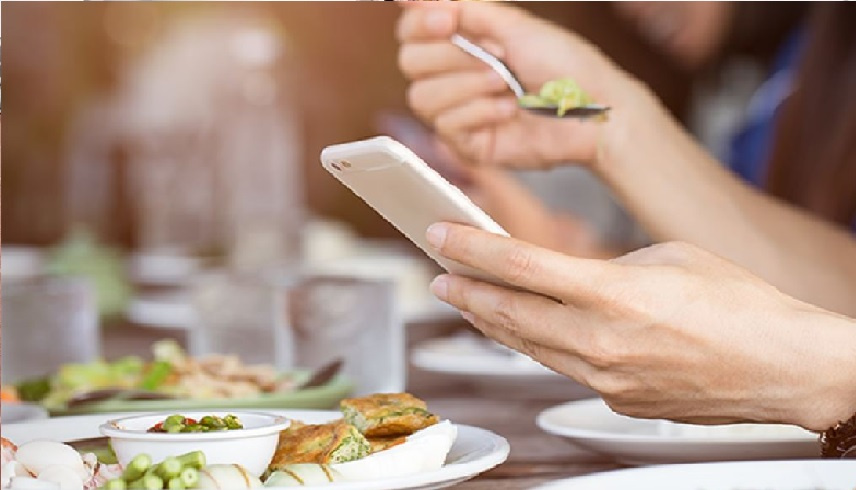 التلفاز أم الهاتف؟ دراسة تكشف أيّهما