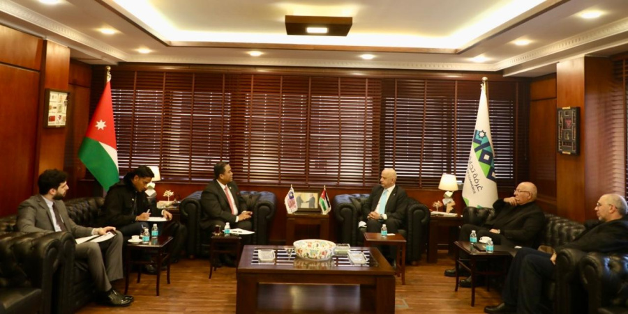 تجارة عمان تبحث مسارات جديدة لعلاقات