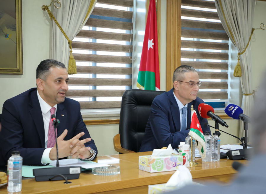 أبو حسان: البنك المركزي نجح.. والشركس: