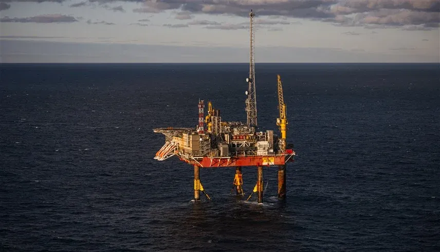 النفط يتجه نحو أسوأ خسارة سنوية