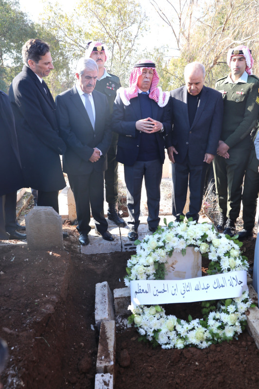 الديوان الملكي يشارك في تشييع جثمان