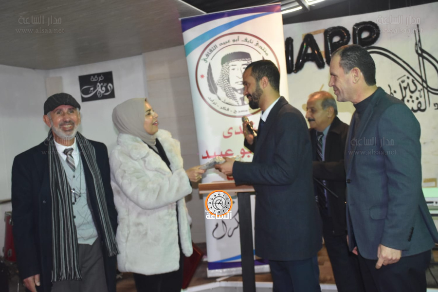 د. العبابنة تفتتح معرض الفن التشكيلي