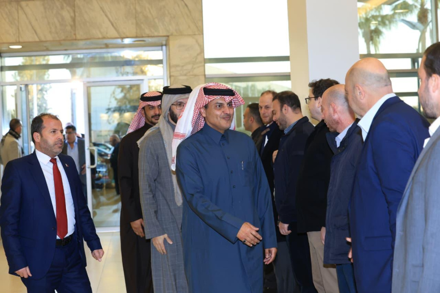 سفير قطر آل ثاني يقدم العزاء