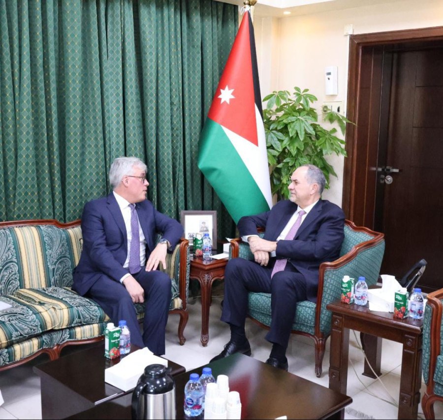 وزير العدل يبحث والسفير الكندي سبل