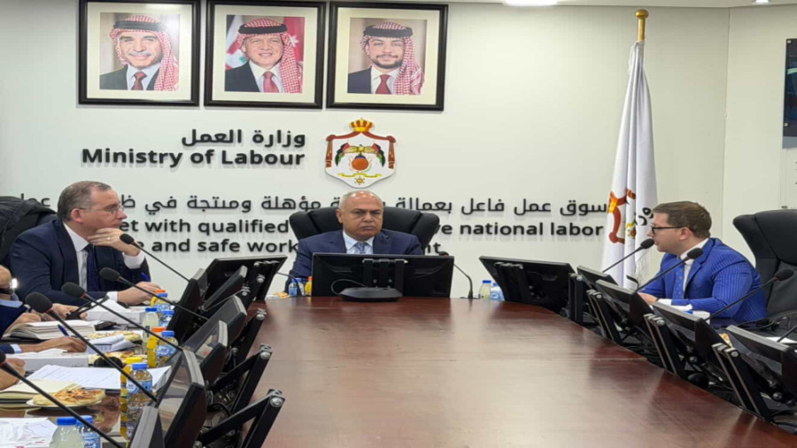 وزارة العمل تبحث تشغيل الممرضين الأردنيين