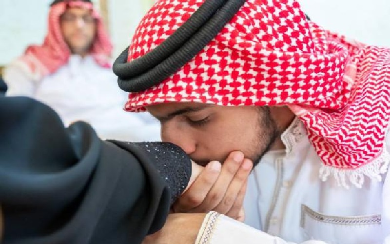 هل يؤثر حب الأم على إخلاص