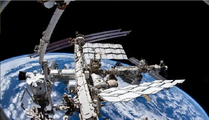 مشكلة صحية غامضة لرائد فضاء تدفع