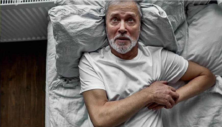 هل تسمع دقات قلبك عند الاستلقاء