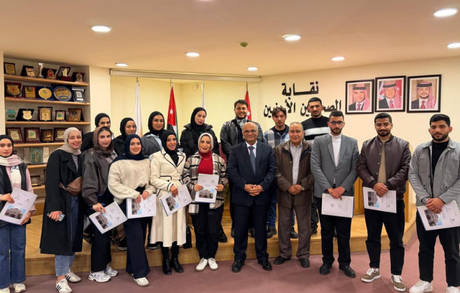 طلبة إعلام الزرقاء يختتمون الدورة الصحفية