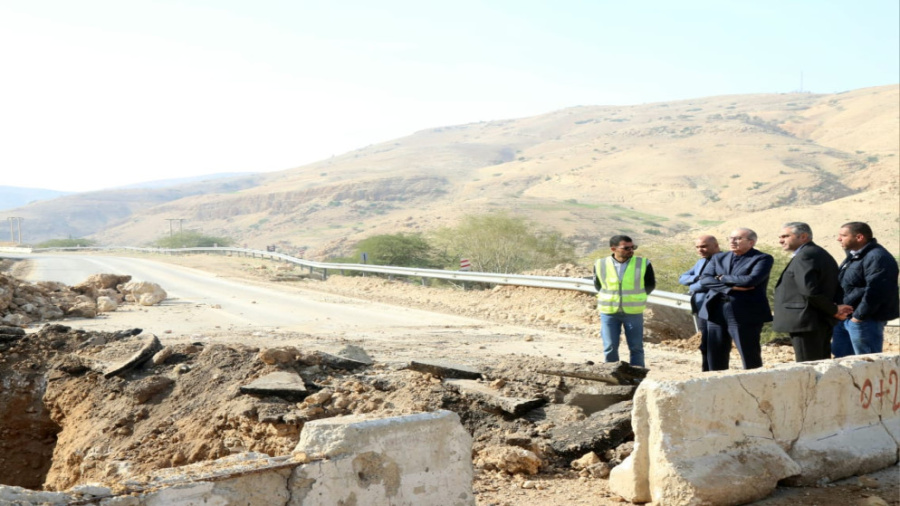 وزير الأشغال يتفقد أعمال معالجة الانهيارات