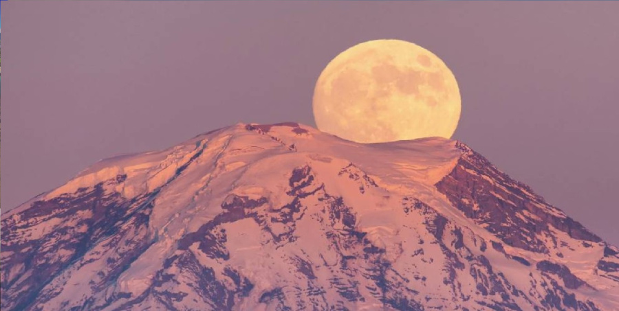 قمر الثلج يزين السماء في شباط..