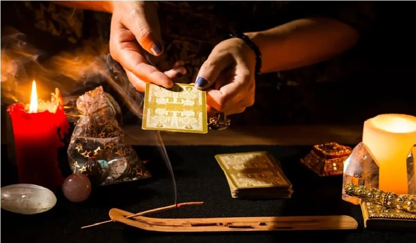 اجتياح التعاويذ الرقمية.. سوق إلكترونية لبيع