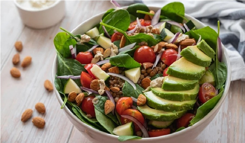 ماذا يحدث لجسمك إذا تناولت السلطة