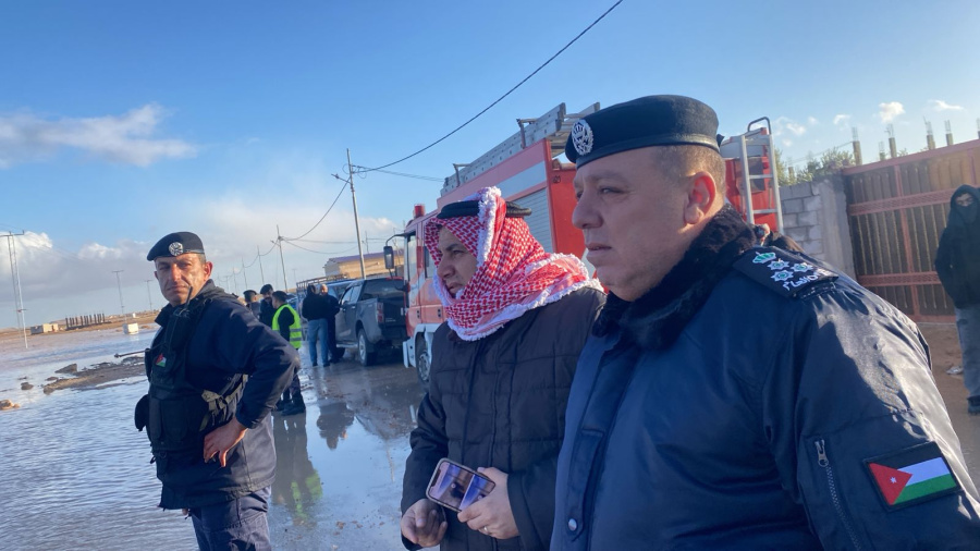 محافظ الزرقاء ومدير الشرطة يشرفان على