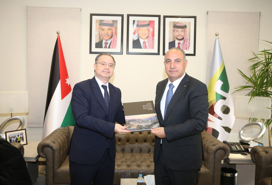 الشواربة يلتقي السفير القبرصي ويبحث معه