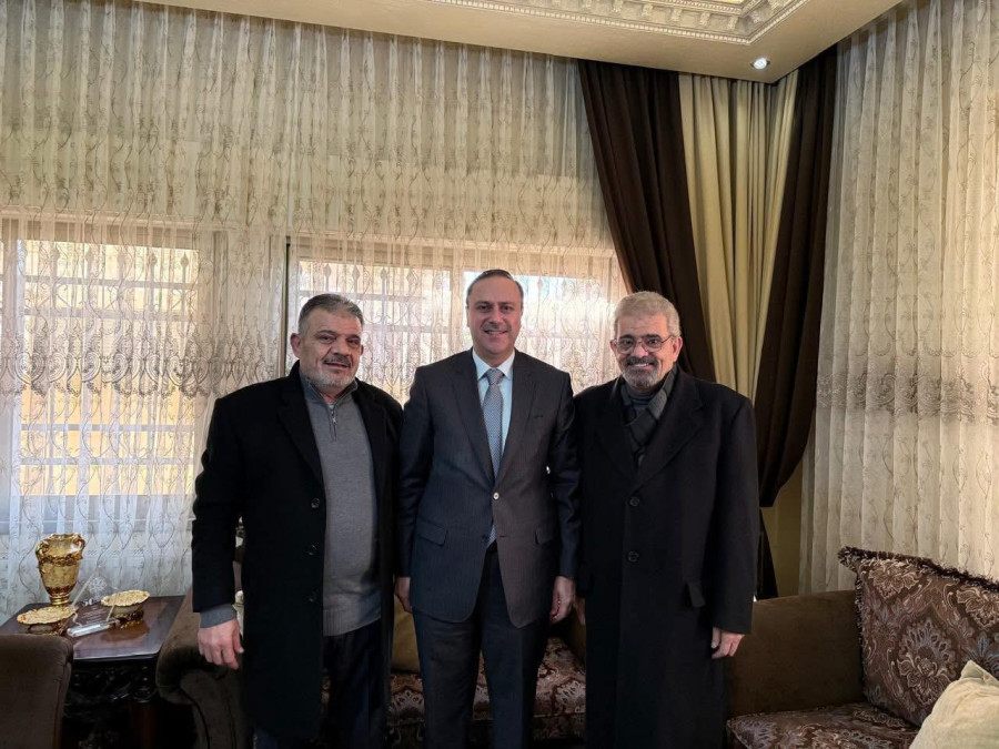 الوزير المومني يطمئن على صحة الإعلامي