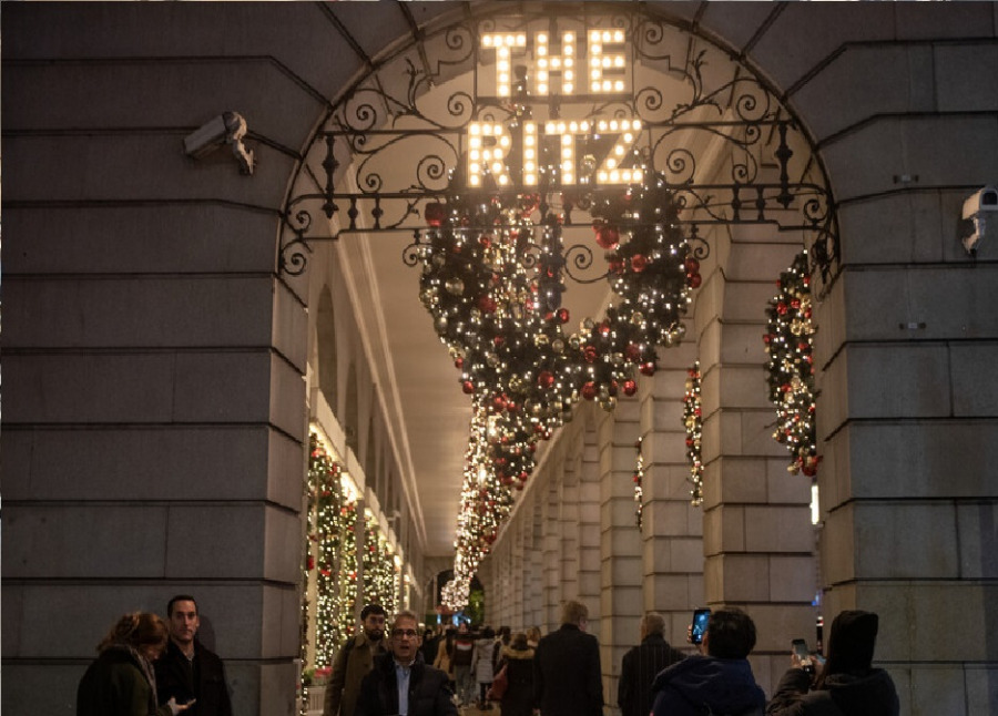 فضيحة في ريتز لندن.. فأر يقتحم