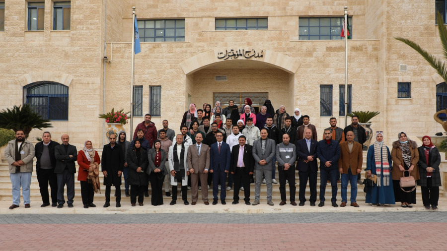 جامعة الزرقاء تستضيف القنصل المصري في