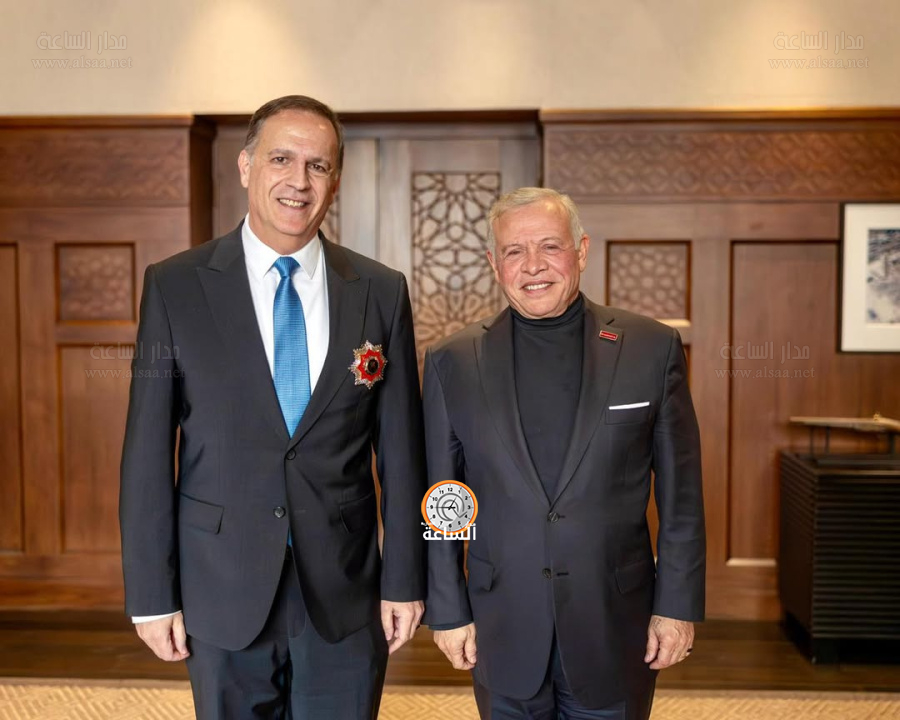 الملك ينعم على الدكتور فراج