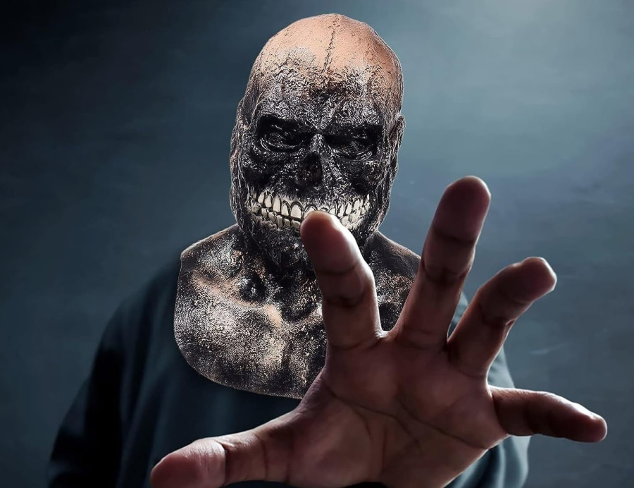 وجوه شيطانية.. مأساة امرأة بريطانية عاشت