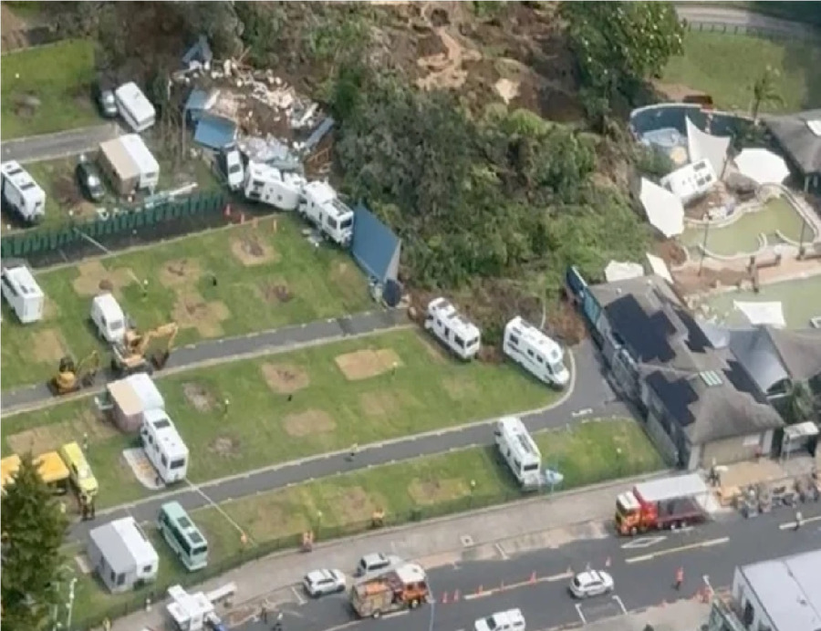 قتلى ومفقودون بينهم أطفال في انهيارات