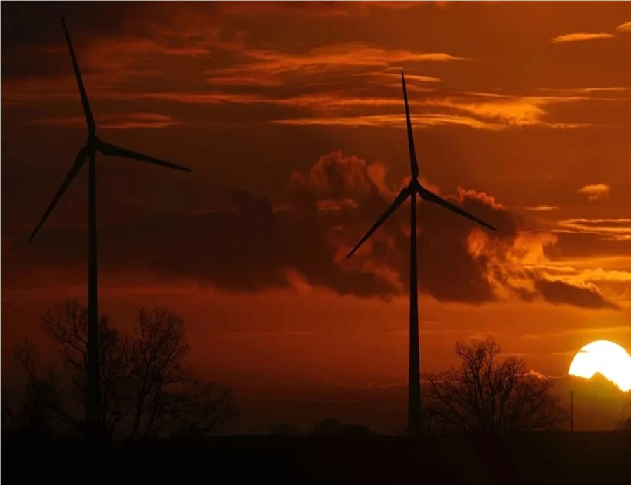 لأول مرة في التاريخ.. الرياح والشمس