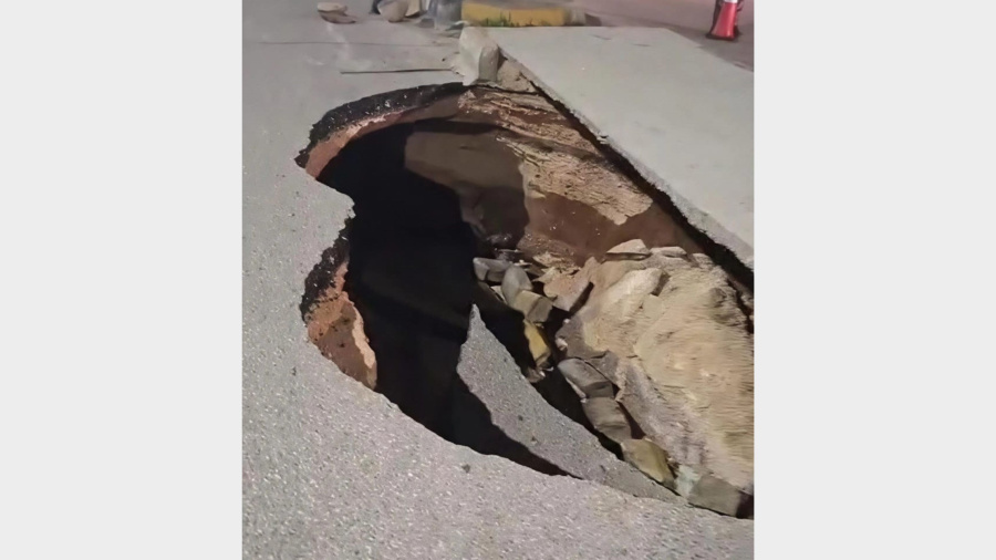 بلدية إربد تعيد فتح شارع تعرض