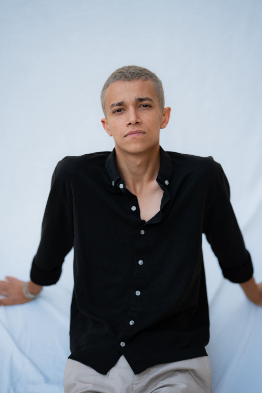 الممثل الأردني يزن عيد يشارك فى