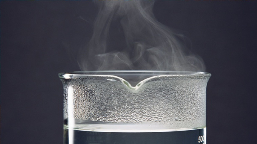 حقيقة فوائد شرب الماء الساخن صباحا