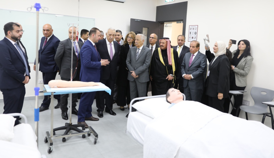 رئيس الديوان الملكي الهاشمي يفتتح مركز
