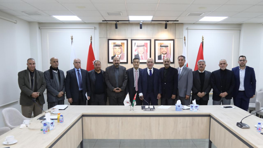 المعايطة يلتقي رفاق السلاح (صور)