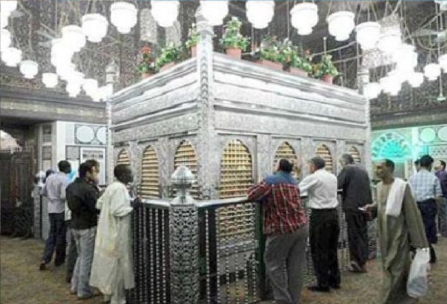 الدعاء عند قبور الأنبياء والصالحين شرك