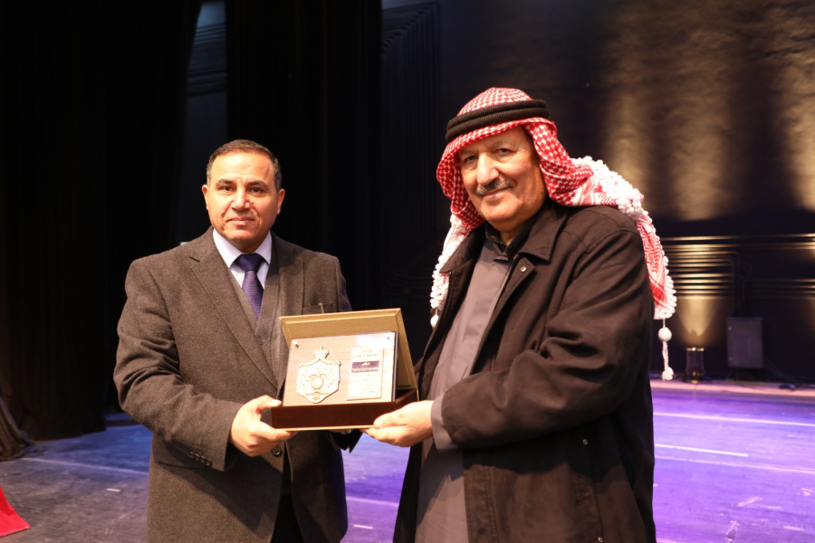 تكريم رئيس مجلس إدارة شركة الزرقاء