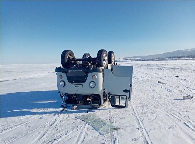 انحرفت نحو شق جليدي.. تفاصيل حادث