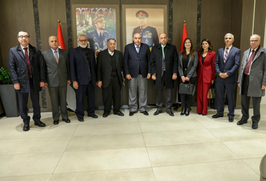 القاضي يشيد بالدور الوطني لجماعة عمان