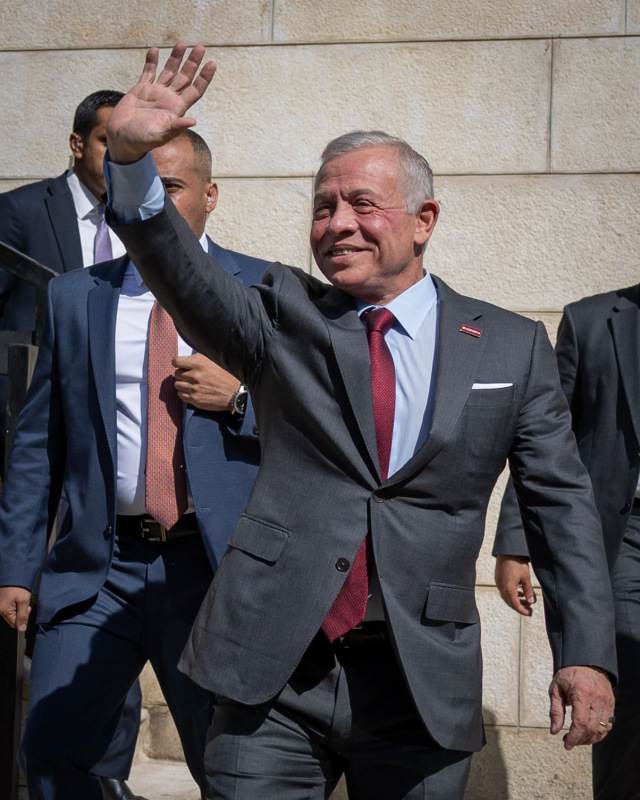 هكذا هنأ الأمير الحسين.. الملك بعيد