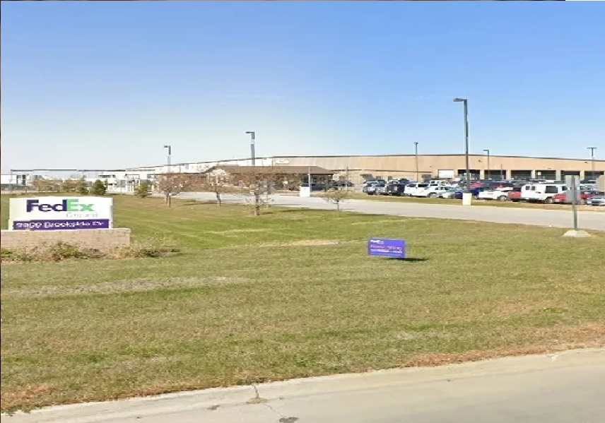 مولود فيديكس.. موظفة تضع طفلها في