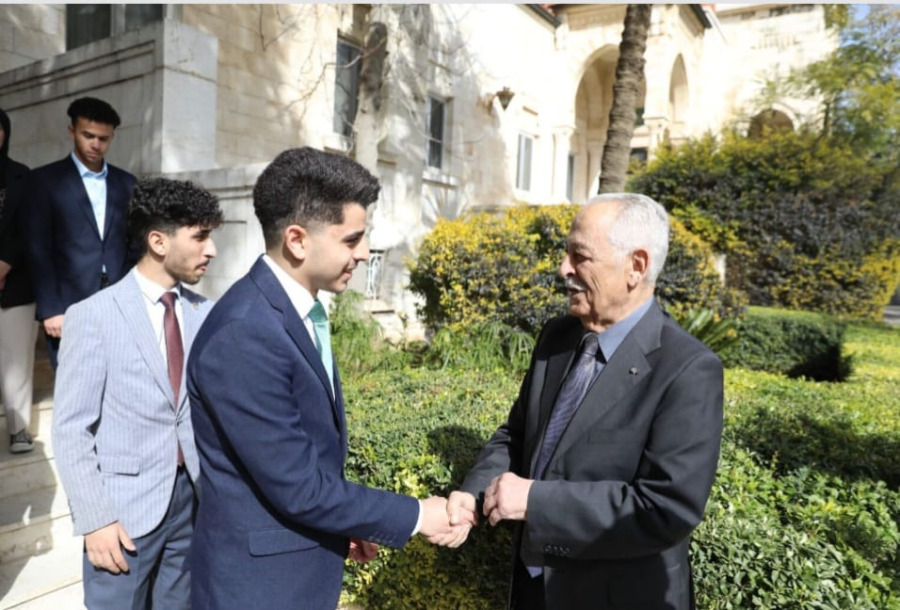 أبو صعيليك يهنئ الملك