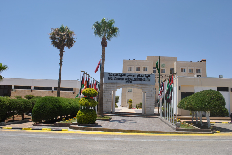 الحكومة تعلن عن منح دراسية لموظفي