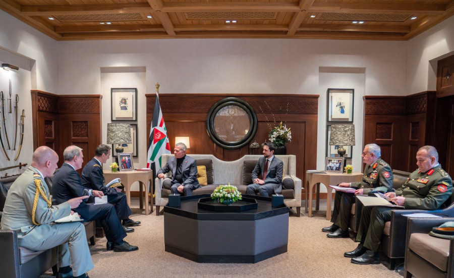 الملك يستقبل رئيس أركان الجيش الفرنسي